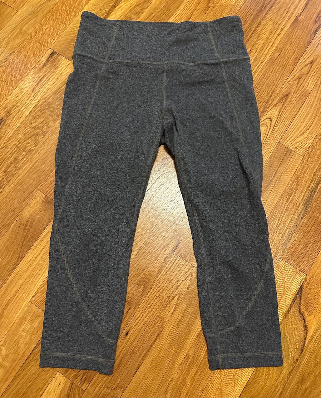 Seller #101 Athleta women's size Medium gray cropped leggings