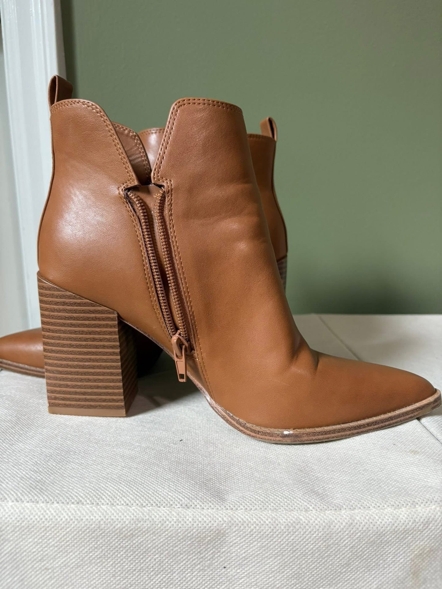 #133 **REDUCED** Women’s Size 7 Nine West Boots