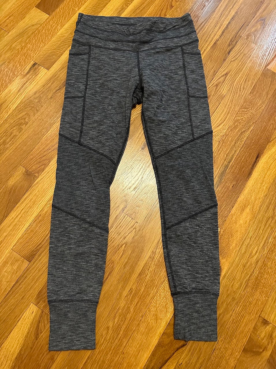 Seller #101 Athleta women's gray leggings size M - 2 side pockets