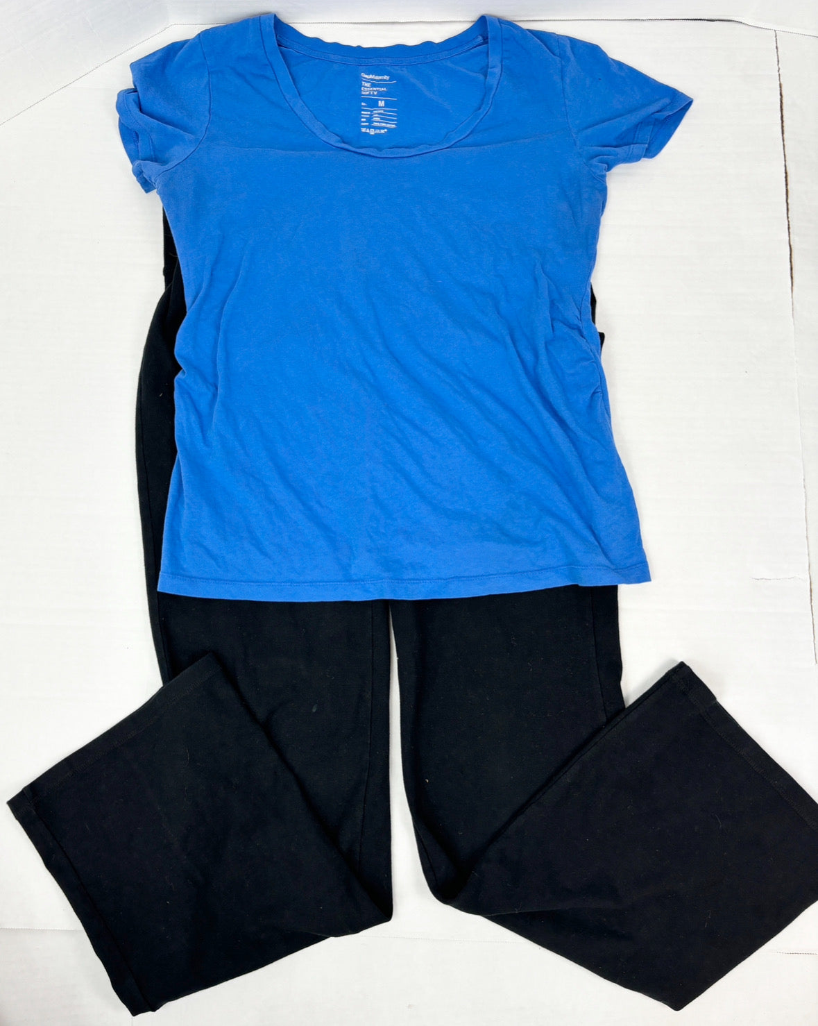 Medium Maternity Gap shirt and Old Navy black active stretch bootcut pants-smooth full panel