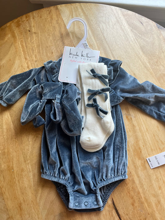 #97- NWT Nicole Miller New York 3pc Velvet Romper, Tights, & Booties Set Blue- Size 6/9 months