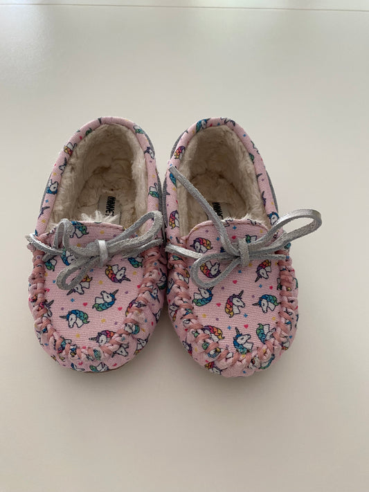 #84B-Minnetonka Unicorn Slippers, VGUC, toddler girl size 7T