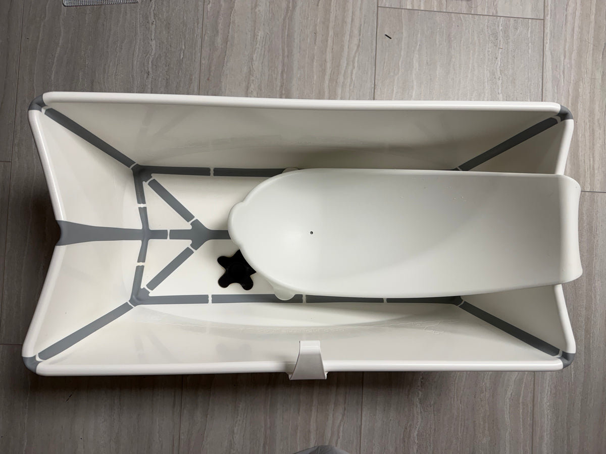 #110 Stokke white bathtub with Infant Insert
