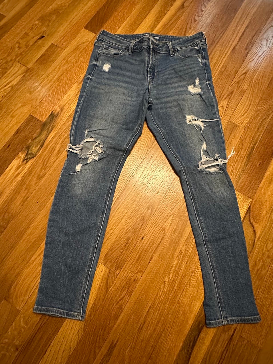 Seller #101 Old Navy women's size 10 rockstar super skinny distressed jeans