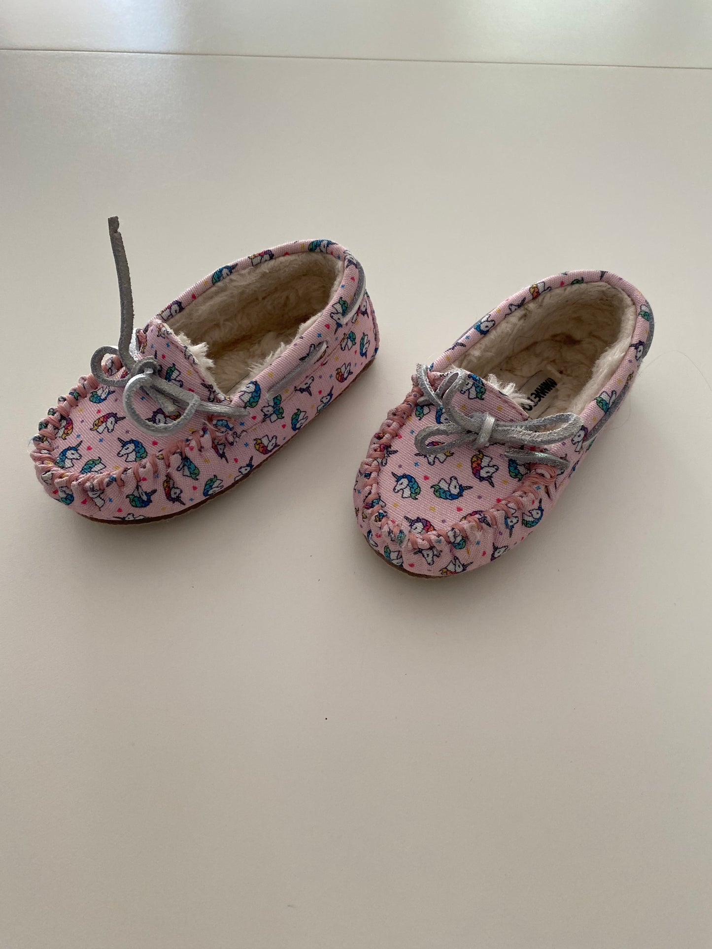 #84B-Minnetonka Unicorn Slippers, VGUC, toddler girl size 7T