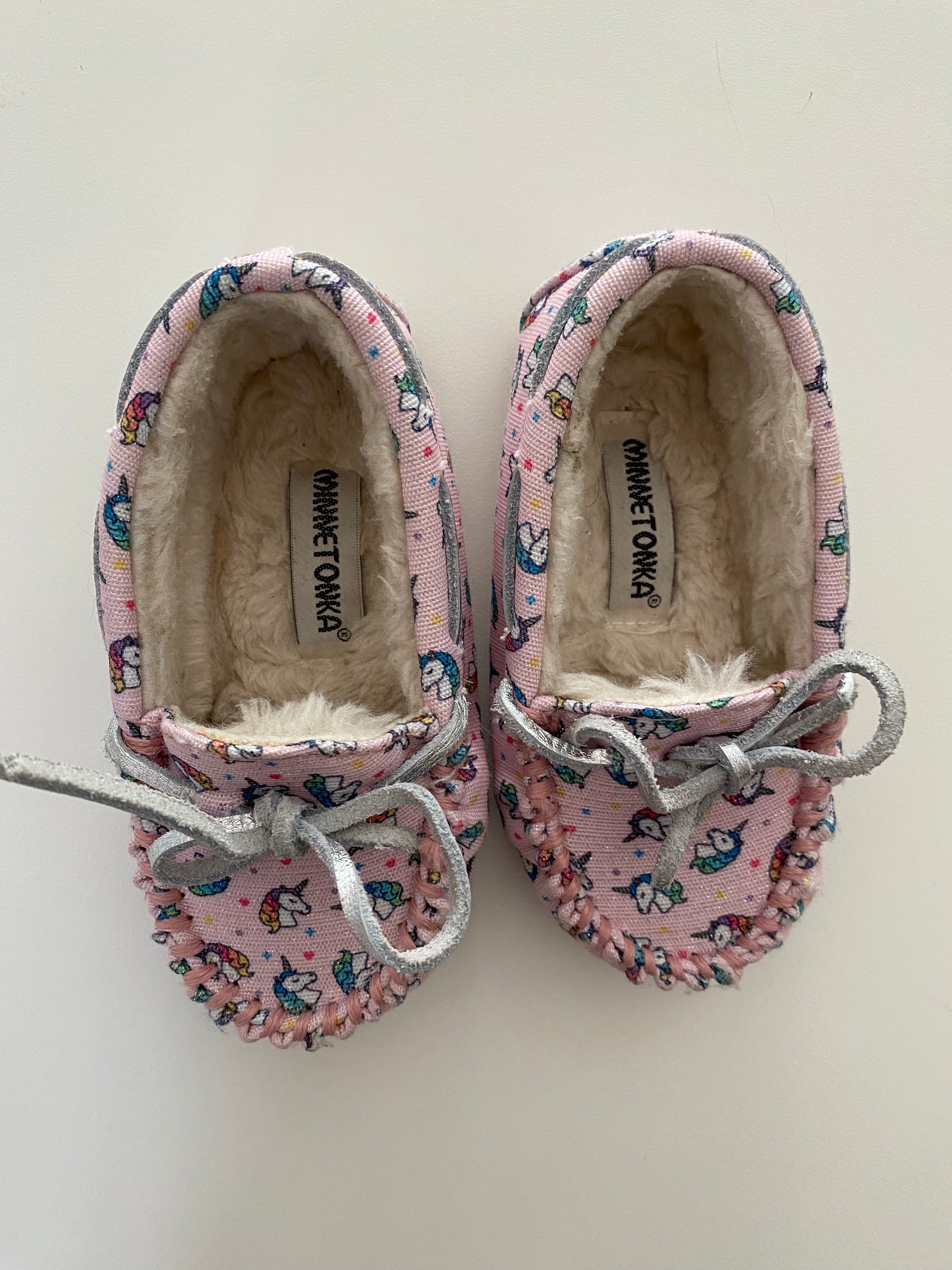 #84B-Minnetonka Unicorn Slippers, VGUC, toddler girl size 7T