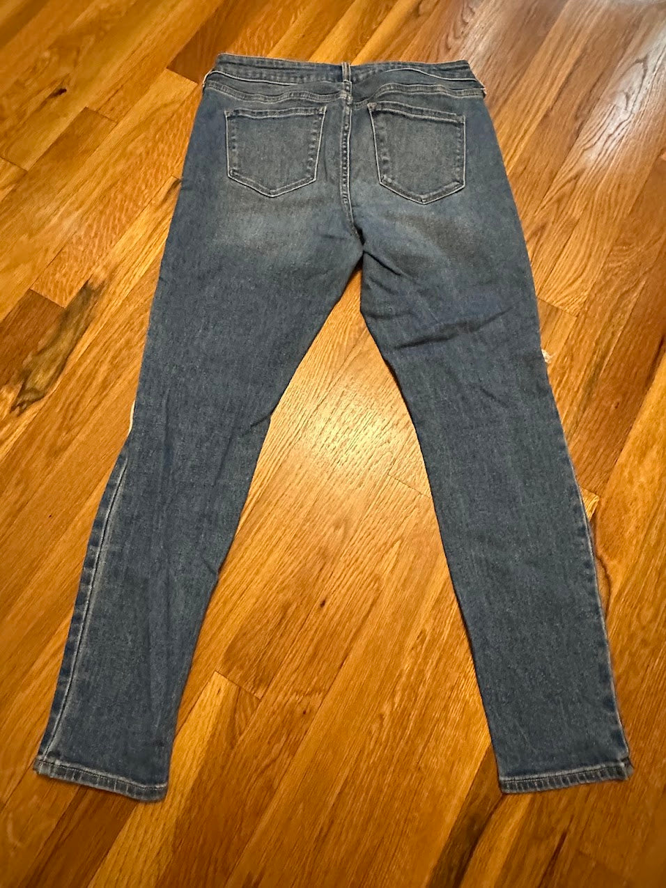 Seller #101 Old Navy women's size 10 rockstar super skinny distressed jeans