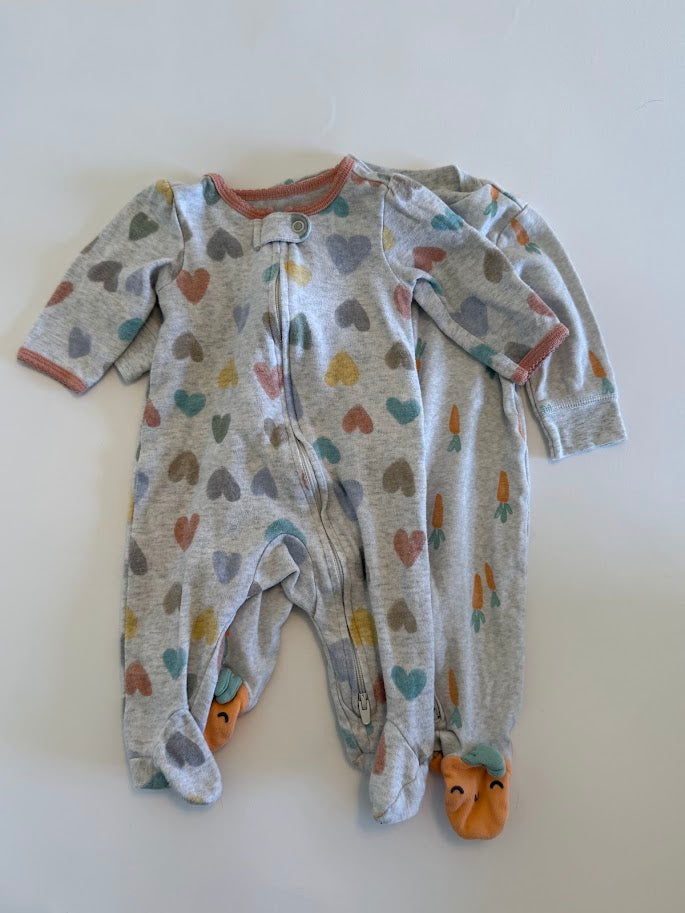 #78 REDUCED Carter's 2 Piece Hearts and Carrots Pajamas Girls 3M