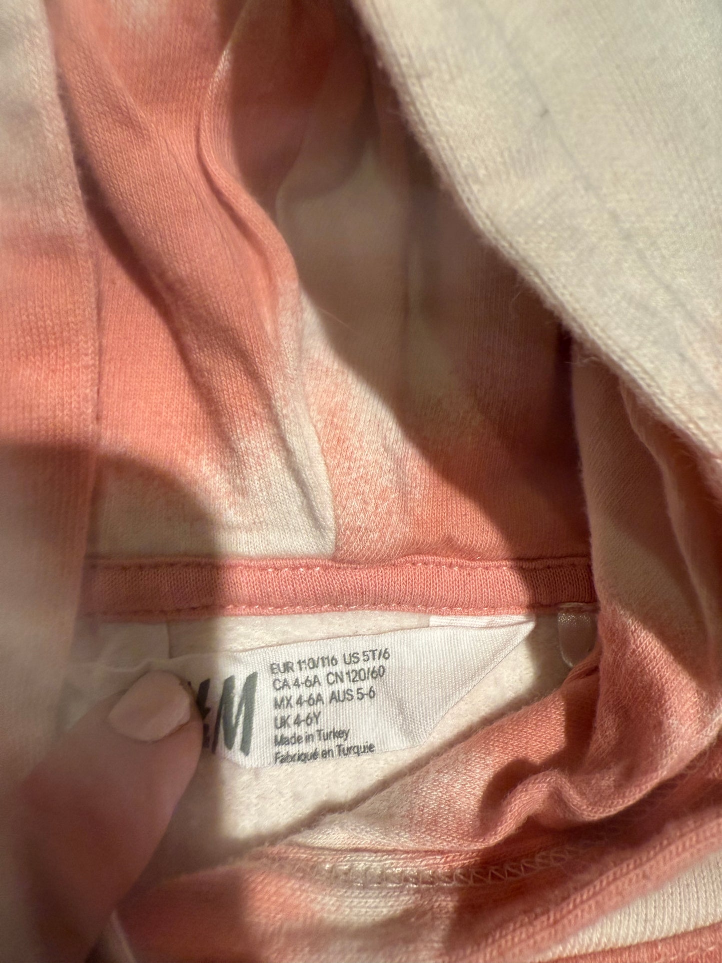 136 EUC hello kitty H&M sweatshirt