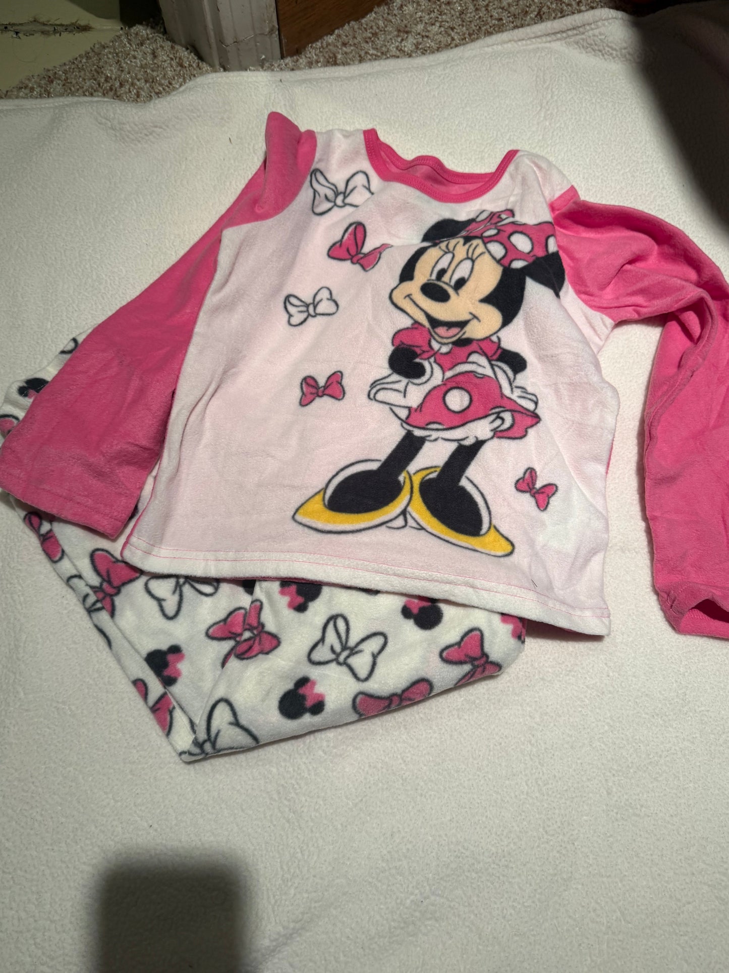 136 NWOT Minnie fleece pjs SUPER SOFT size 8