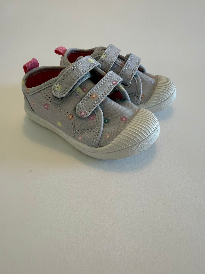 #78 REDUCED Cat & Jack Floral Shoes Girls Size 5