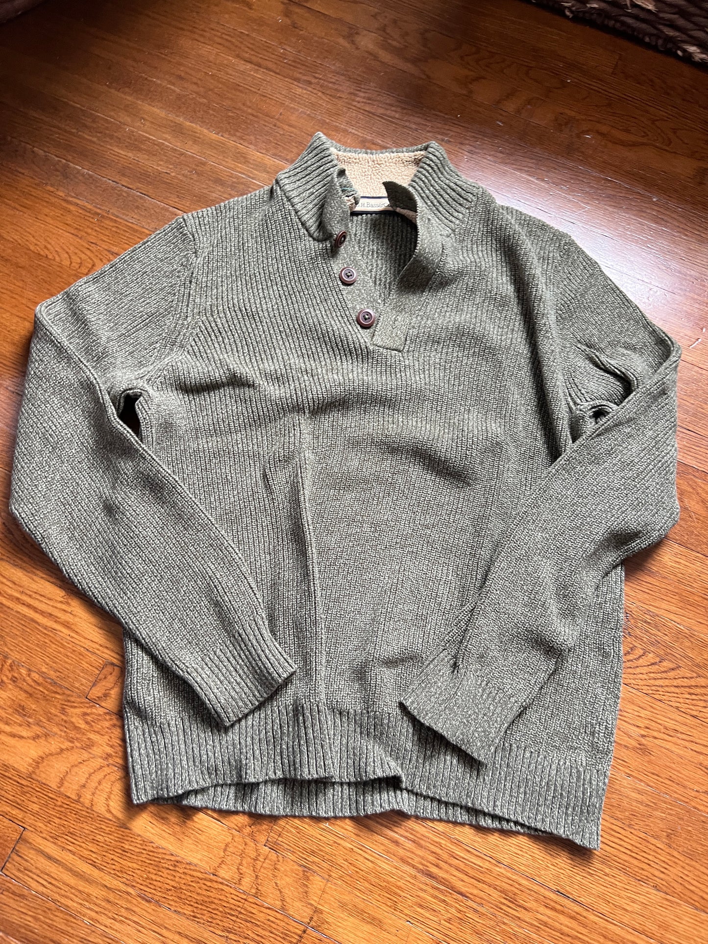 Men’s size xl olive green sweater GUC PPU 45212