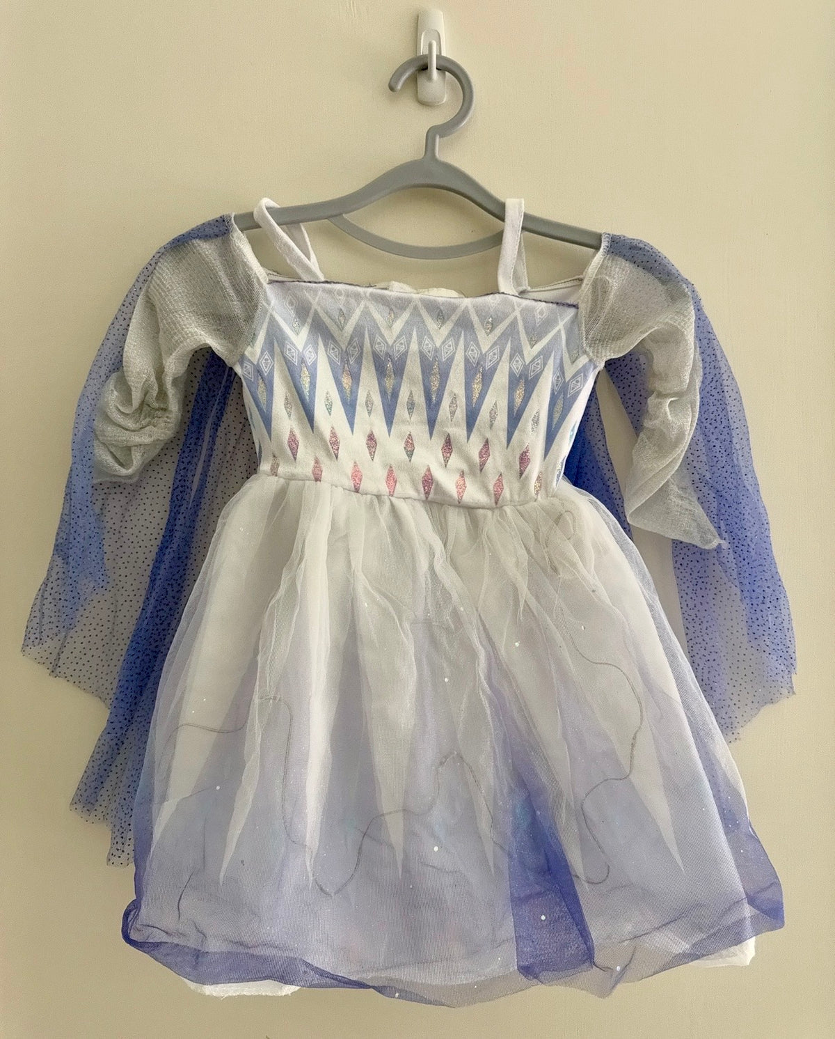 #9 Girls XS (3T-4T) Disney Frozen Elsa Light Up Costume