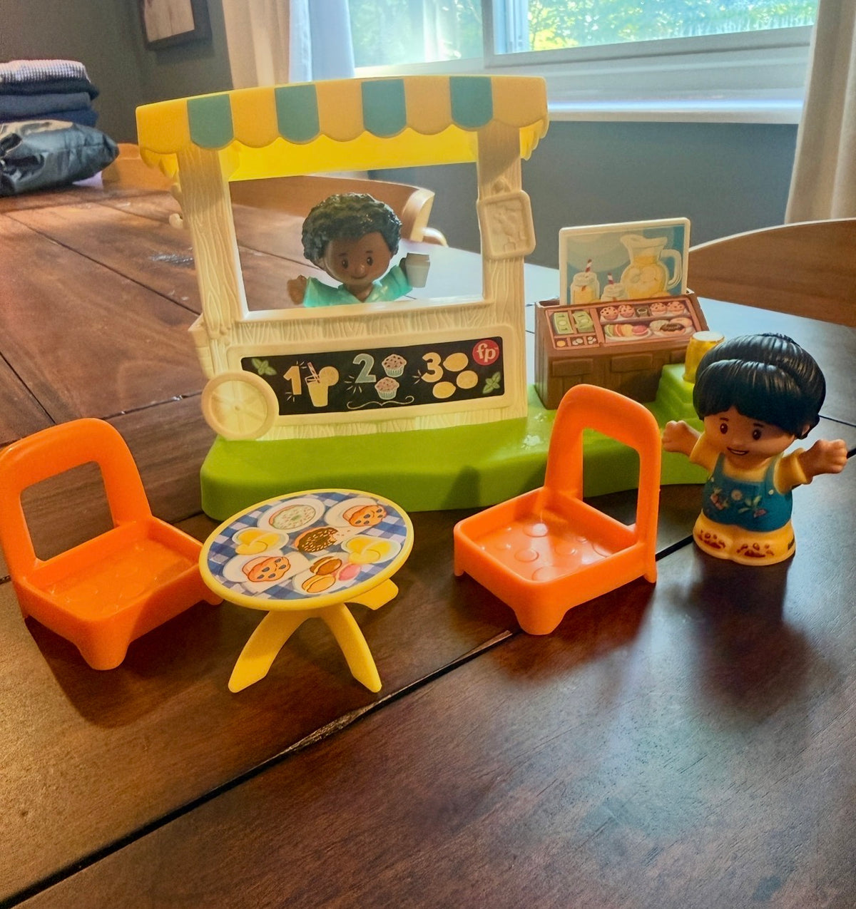 #51 Little People Lemonade Stand Playset and Figures