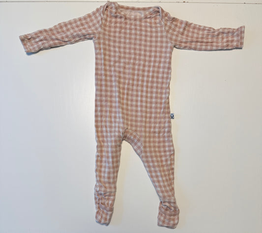 #93 Gunanuma convertible pajama with EZ-diaper zip girls size 3-6 months
