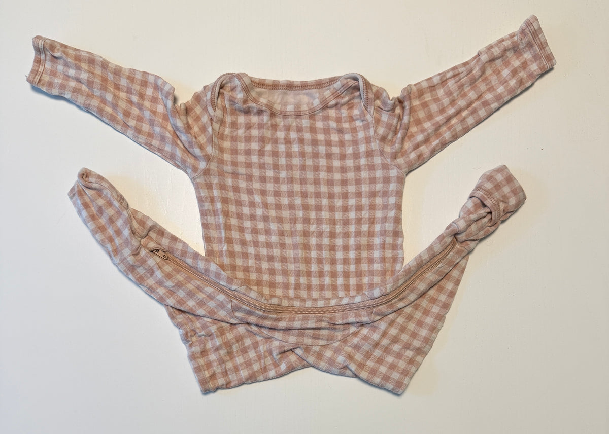#93 Gunanuma convertible pajama with EZ-diaper zip girls size 3-6 months