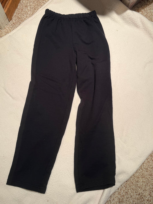 136 EUC boys black sweatpants no holes in knees Large