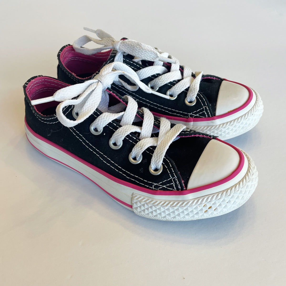 #96 | Size  | Converse Girls Black Chuck Taylors