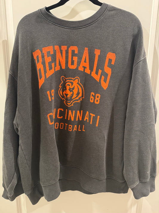#107 American Eagle Bengals Women’s Sweatshirt size L