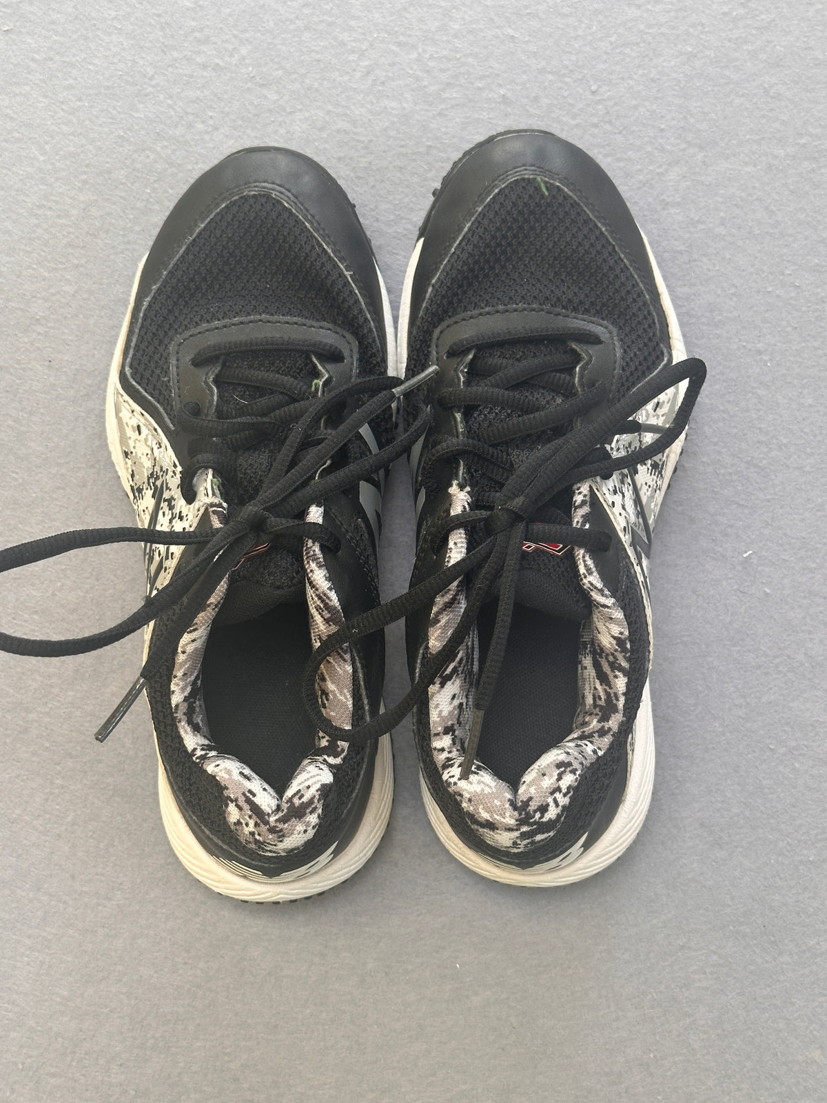 #163 New Balance RevLite Black & Gray Sneakers - size 4 - EUC