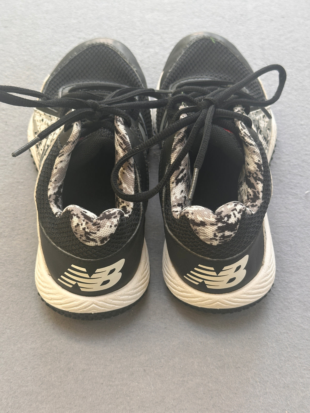 #163 New Balance RevLite Black & Gray Sneakers - size 4 - EUC