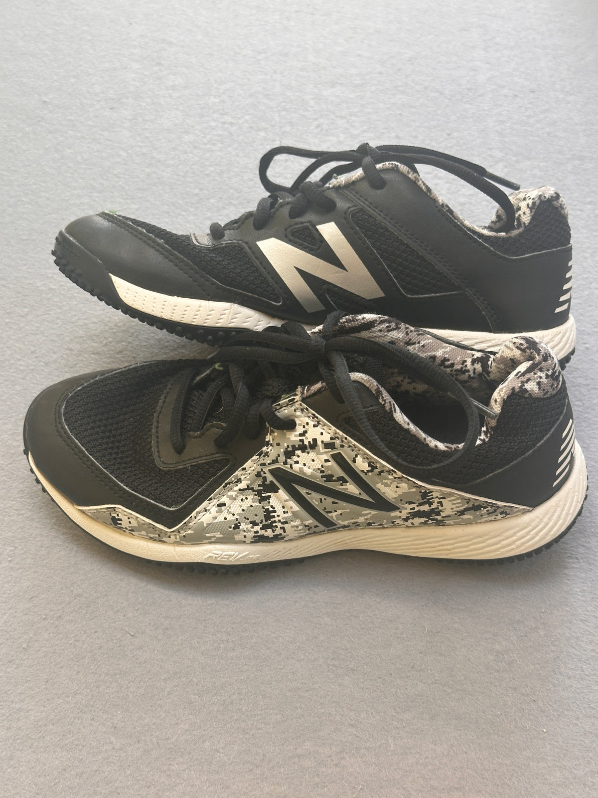 #163 New Balance RevLite Black & Gray Sneakers - size 4 - EUC