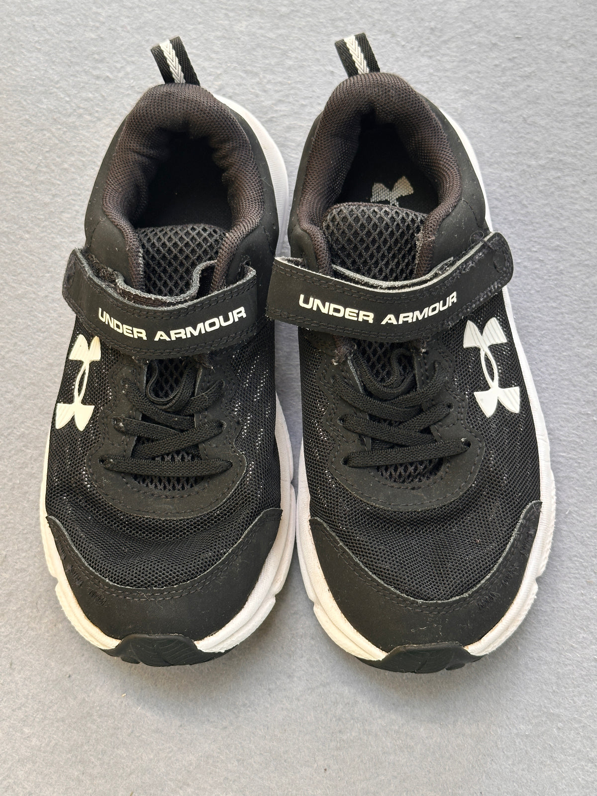 #163 Under Armour Black Sneakers - size 2.5Y - VGUC