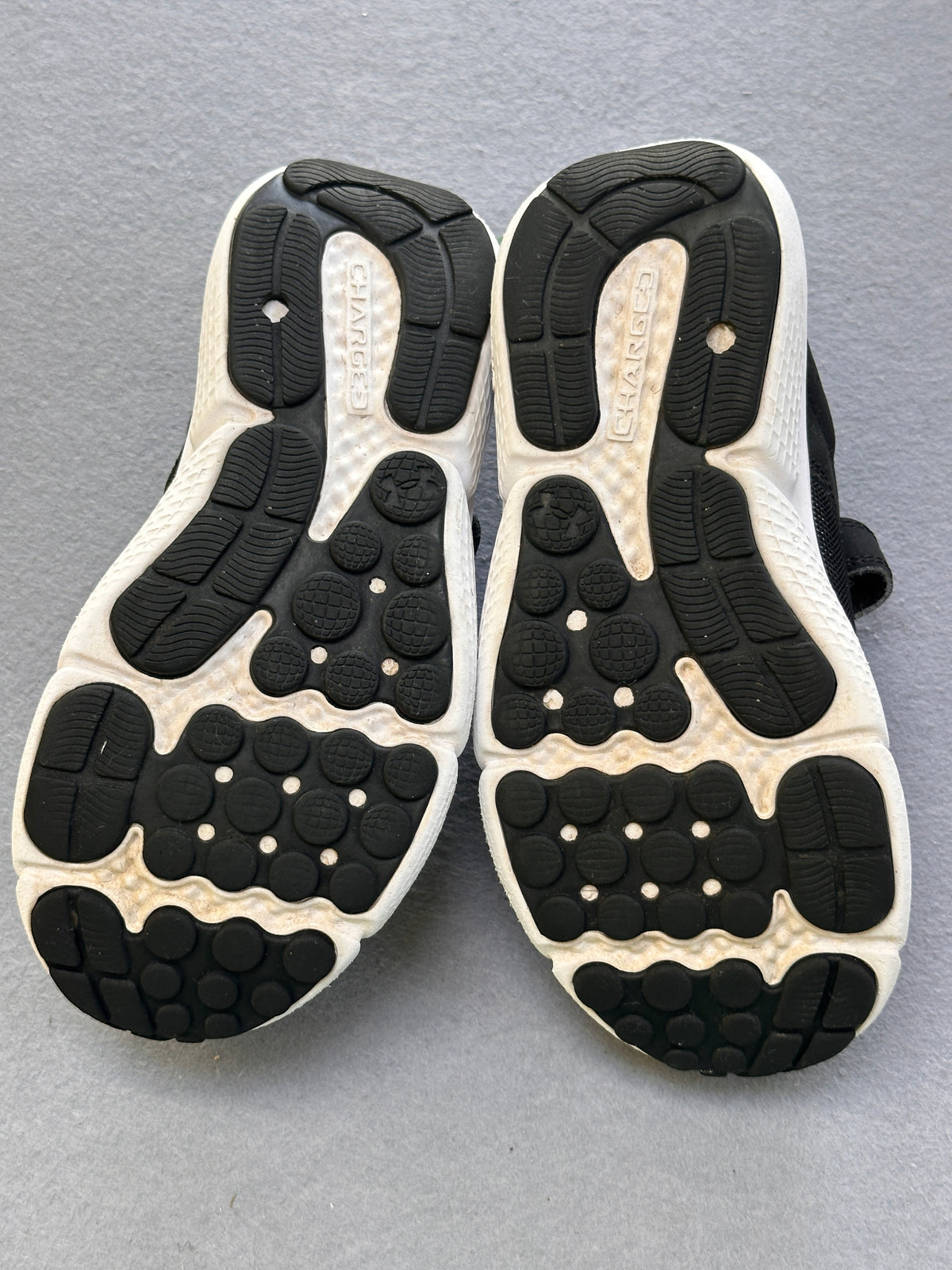 #163 Under Armour Black Sneakers - size 2.5Y - VGUC