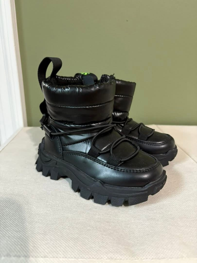 #133 **REDUCED** 6c Like New Winter Boots
