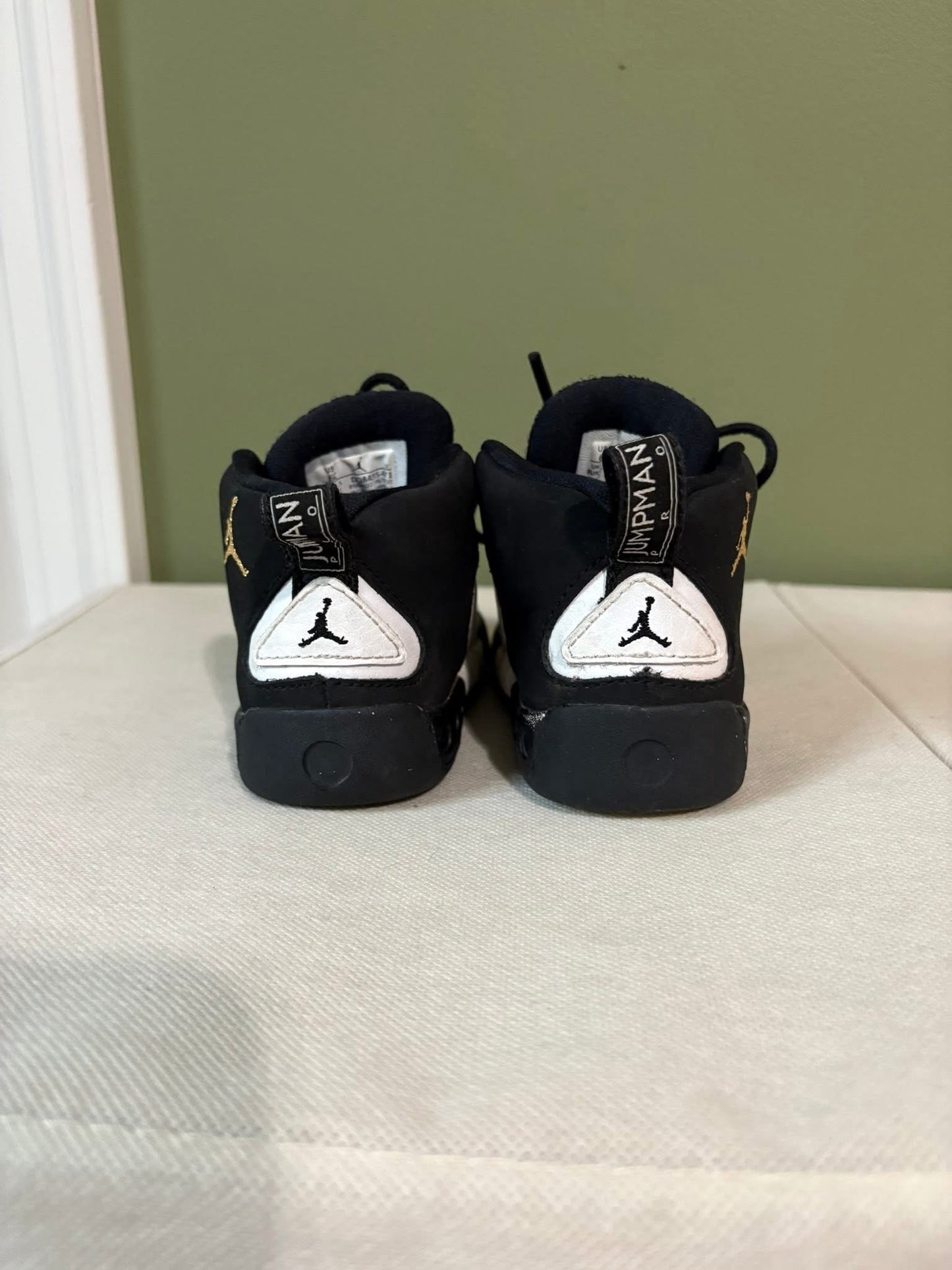 #133 **REDUCED** 6c Air Jordans