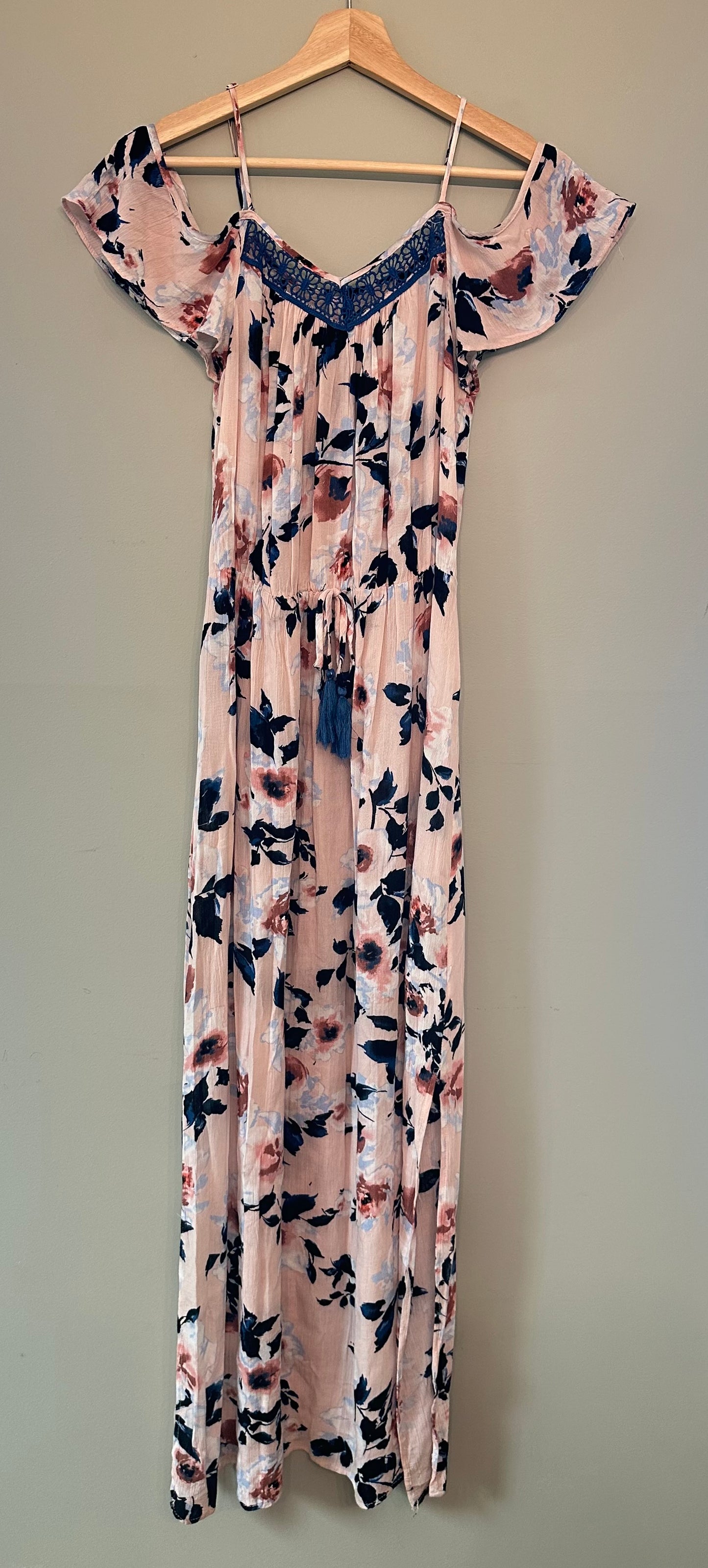 Xhilaration Women’s Small Pink/Blue Floral Cold Shoulder Maxi Dress