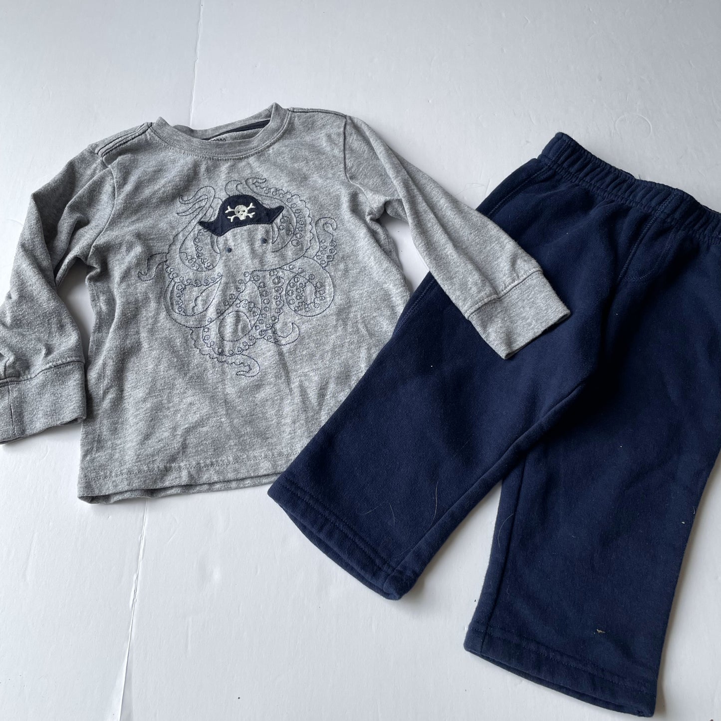 Seller 67 - Grey Octopus  outfit - 18-24mo