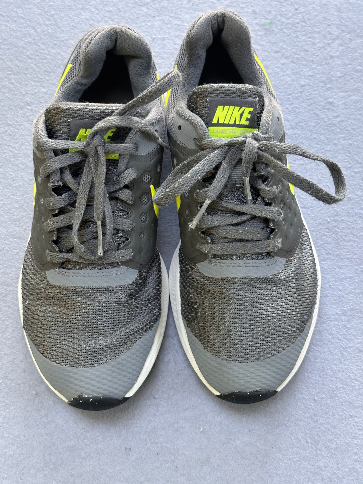 #163 Nike Gray Sneakers with Yellow Check - size 4.5Y - VGUC