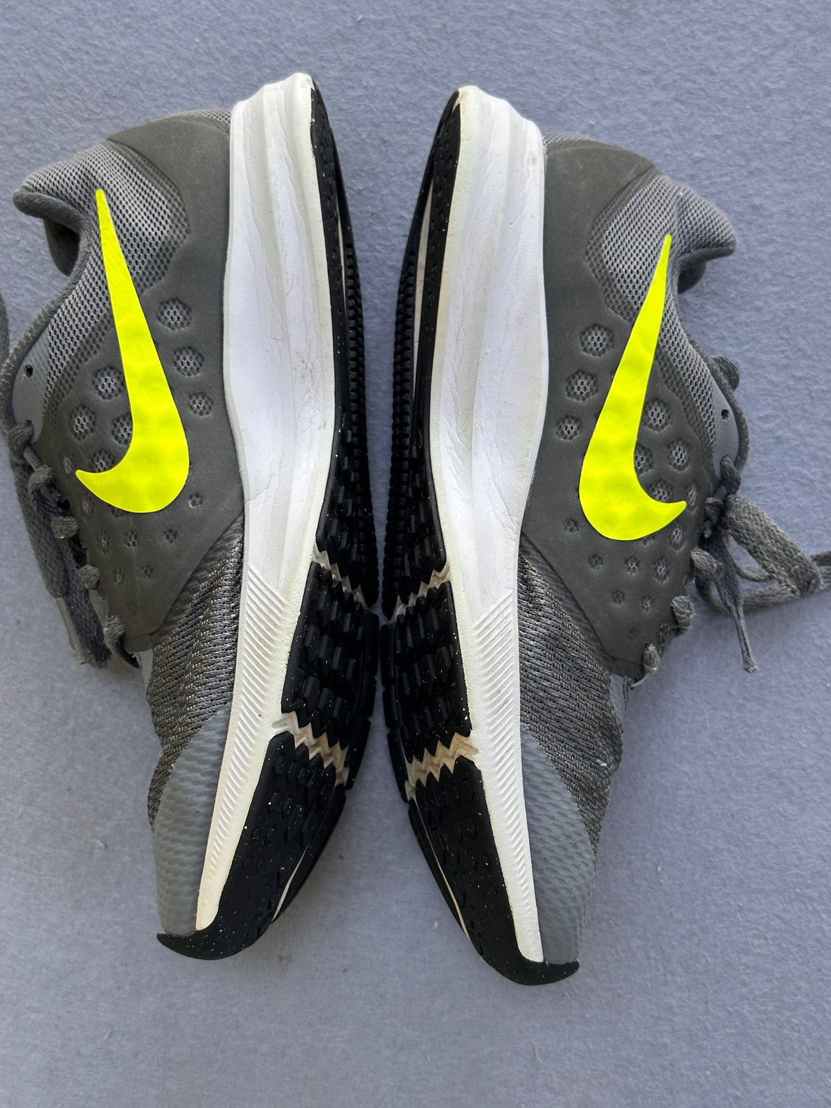 #163 Nike Gray Sneakers with Yellow Check - size 4.5Y - VGUC