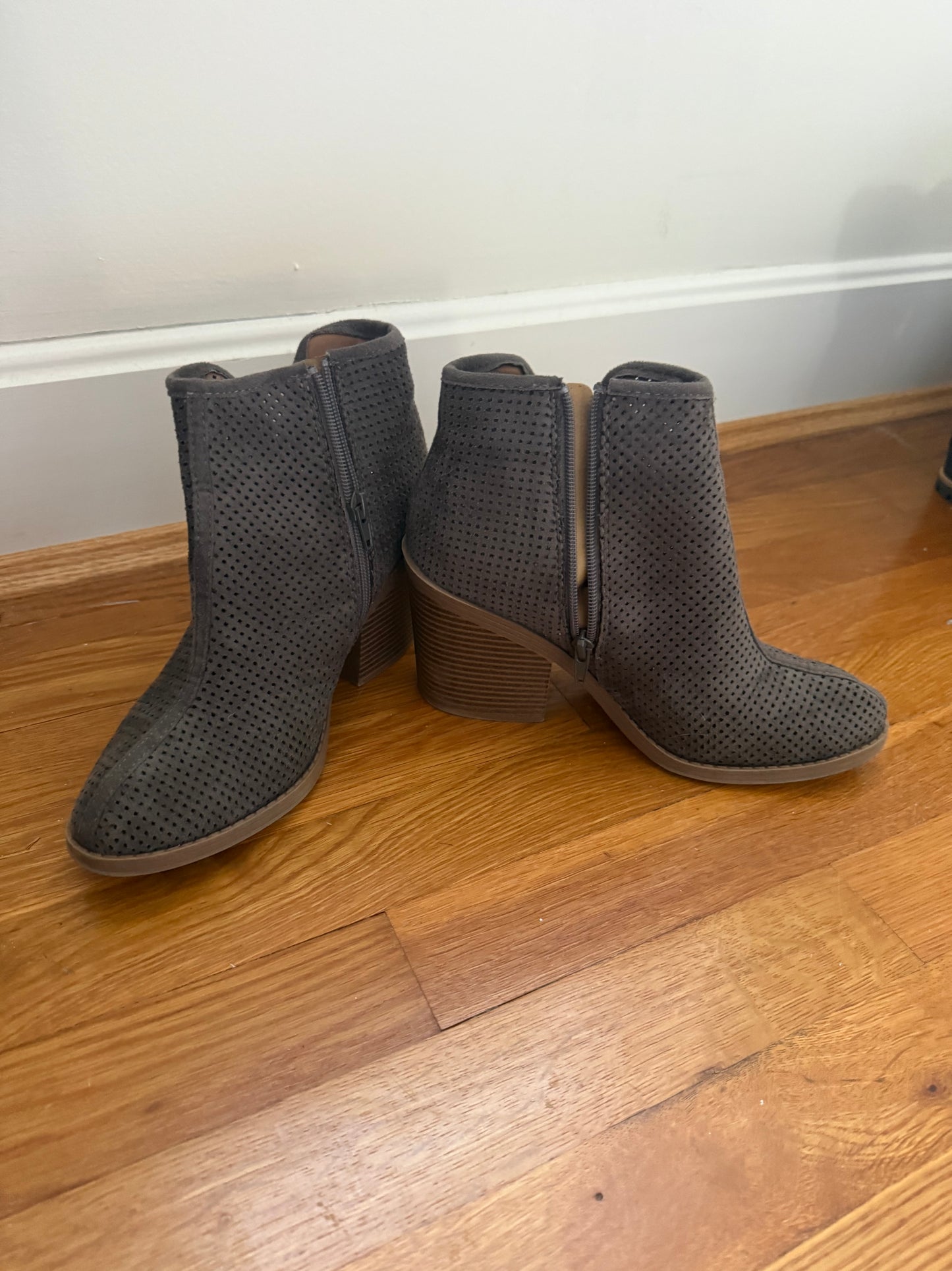 136 faux suede booties EUC - like new brown size 8