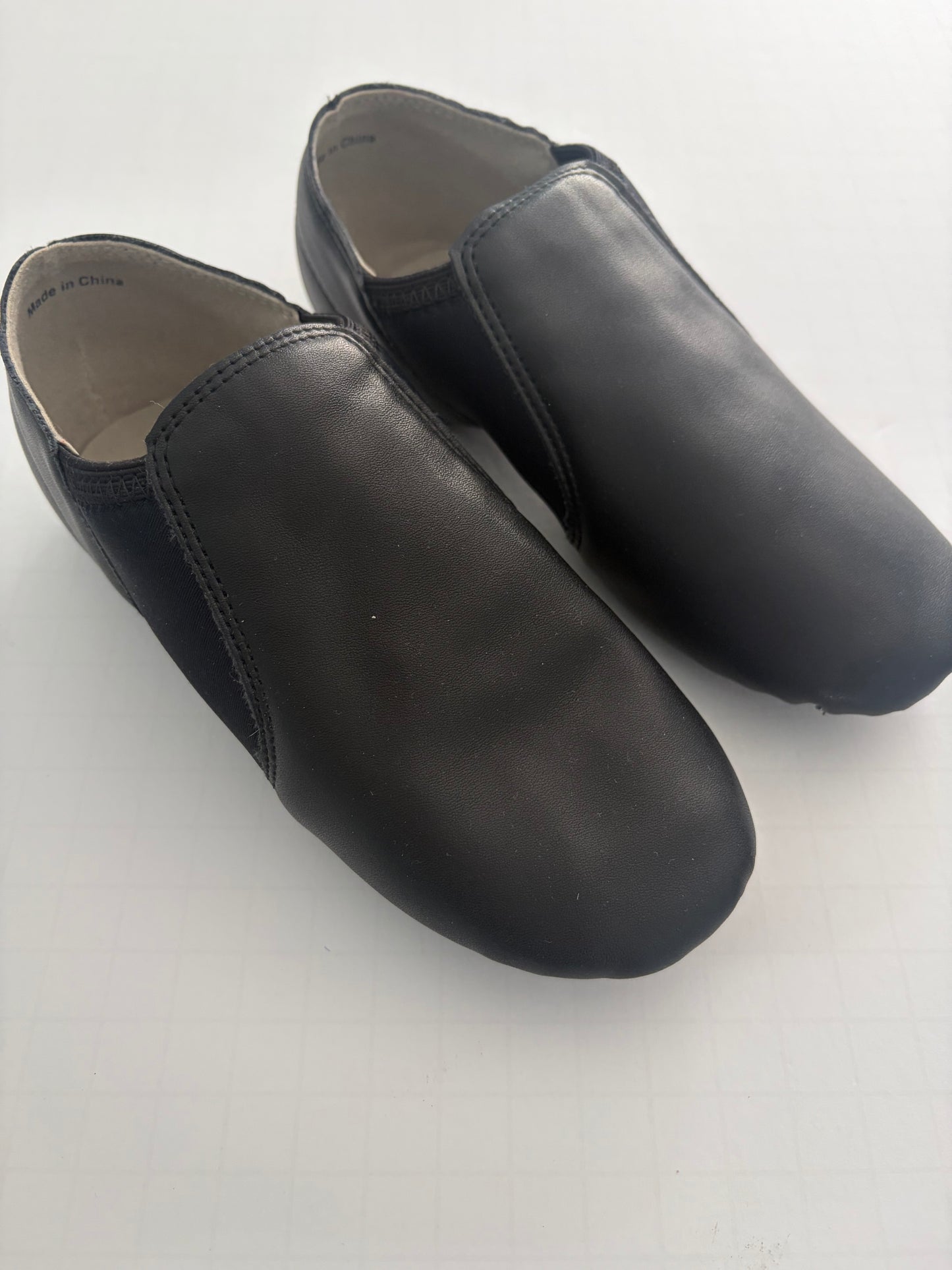 Seller #91 Girls' size 13.5 split sole jazz dance shoes EUC