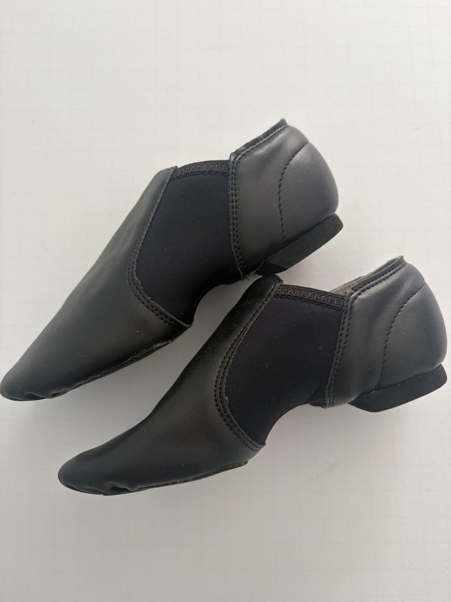 Seller #91 Girls' size 13.5 split sole jazz dance shoes EUC