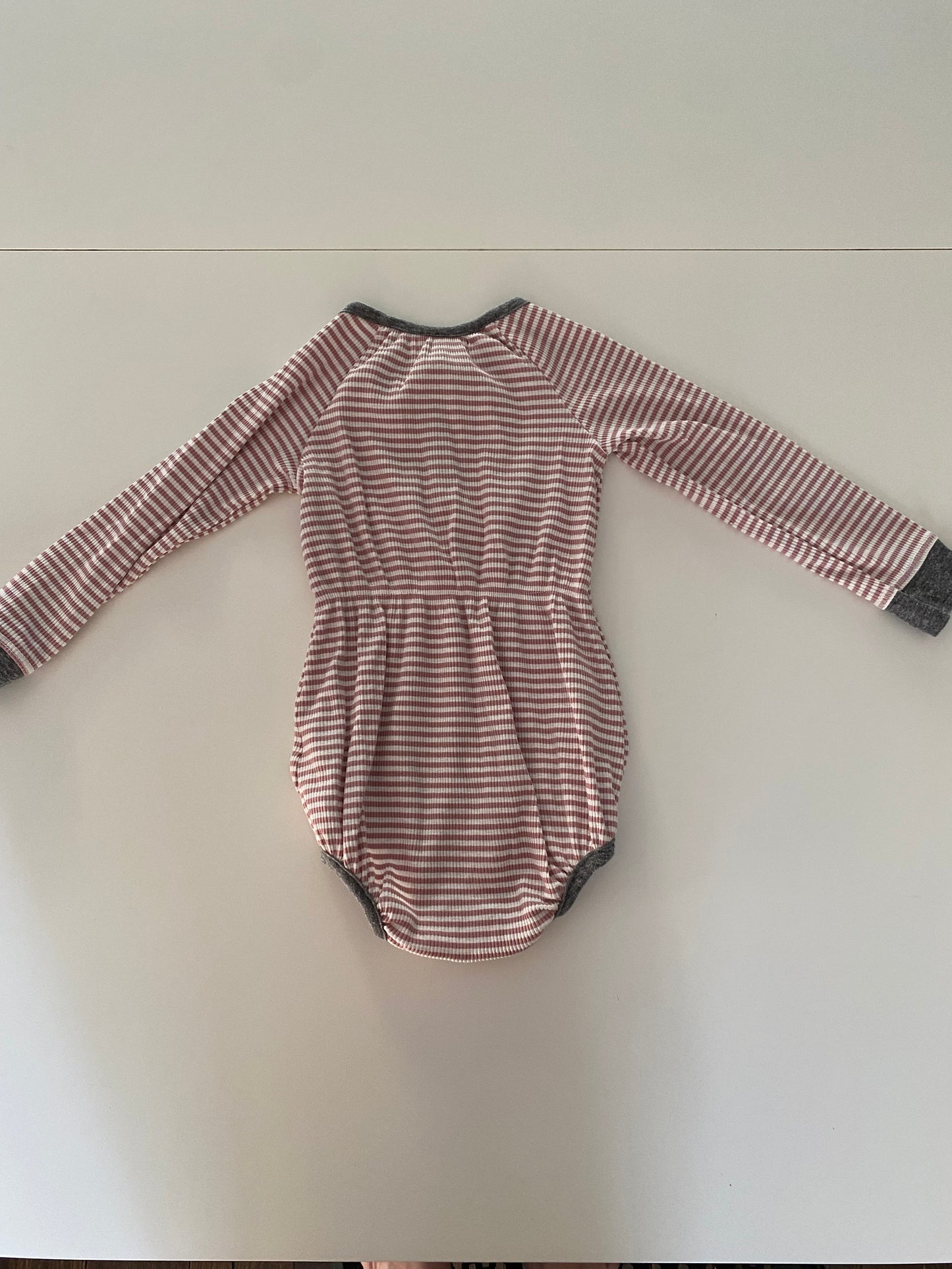 #84B-Girls 18M, Miki Miette ribbed mauve/white stripe bubble onesie, VGUC