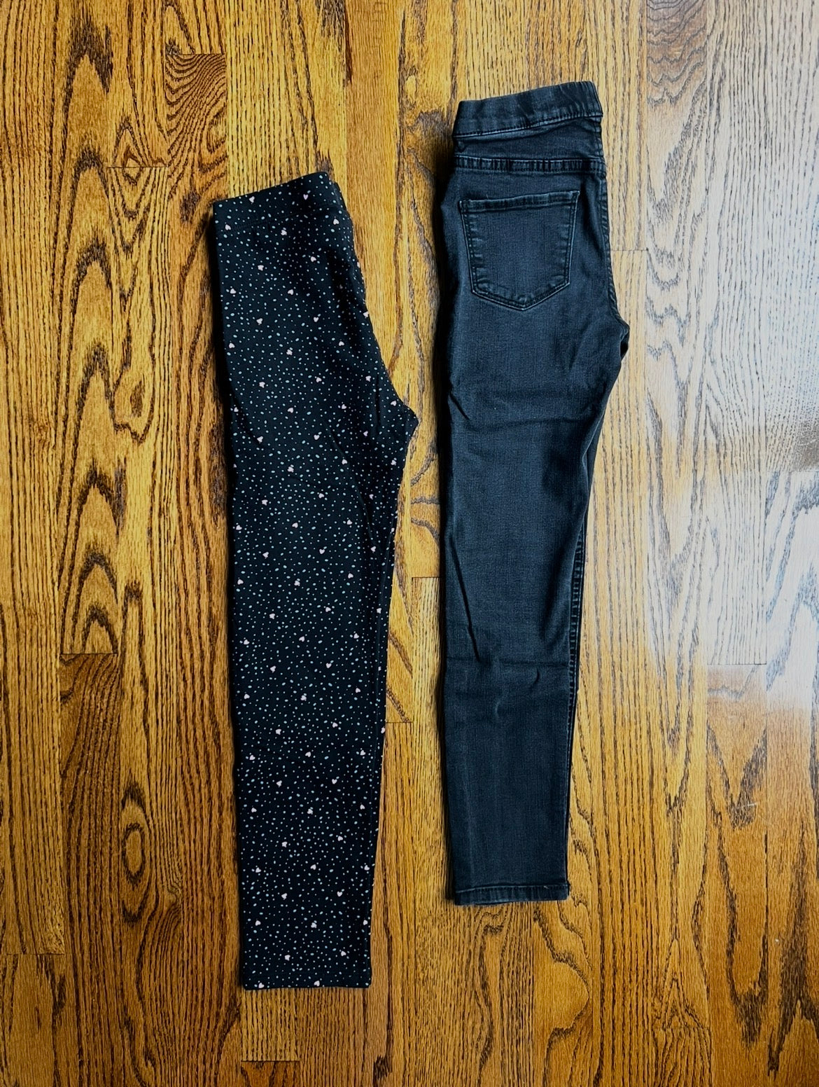 Seller #115 - H&M Girls 9-10Y Leggings, 2 Pairs (Black Heart Print + Black Jeggings), VGUC