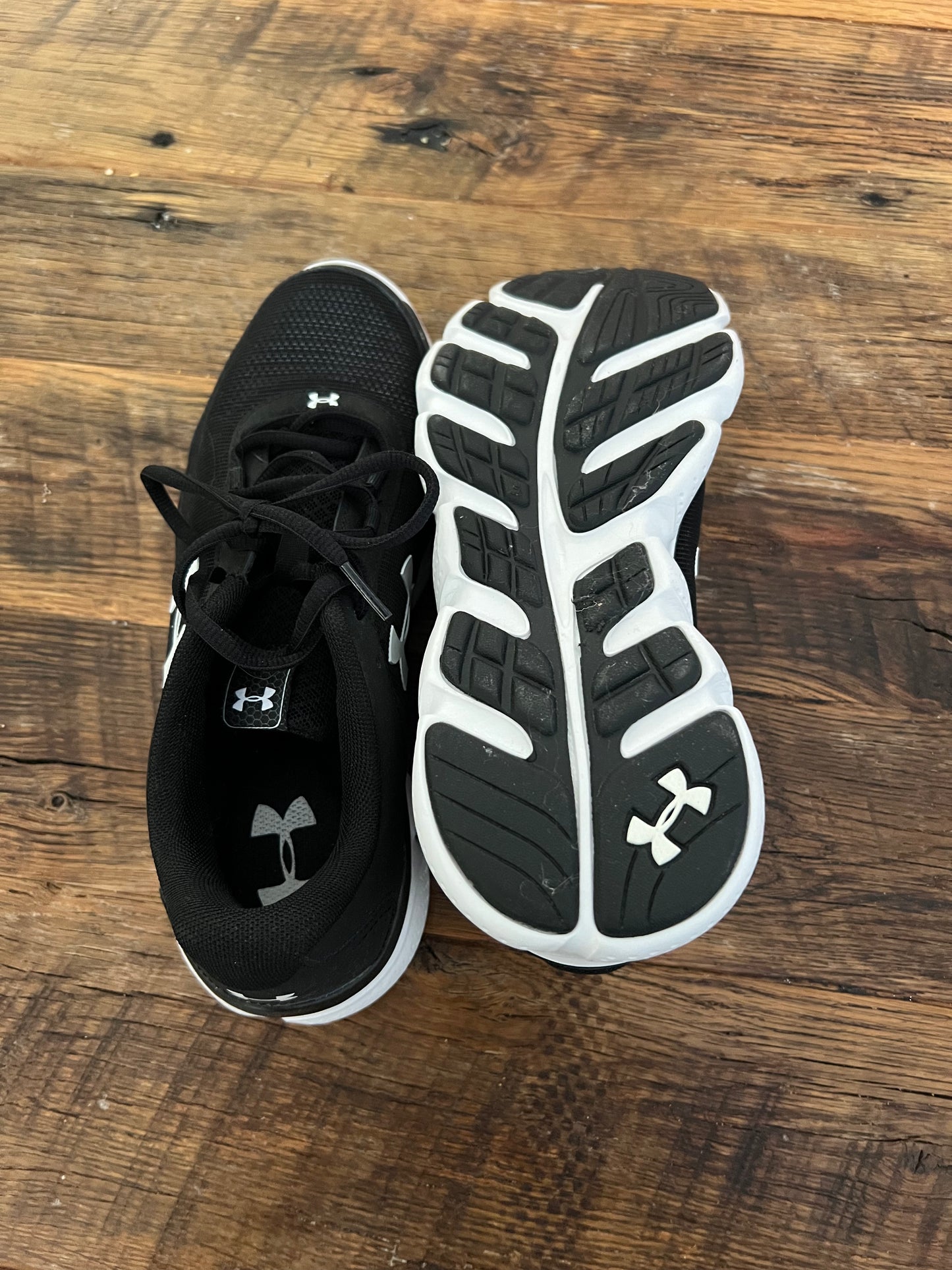 #67 Under Armour Women's Black Gym Shoes - Size 9
