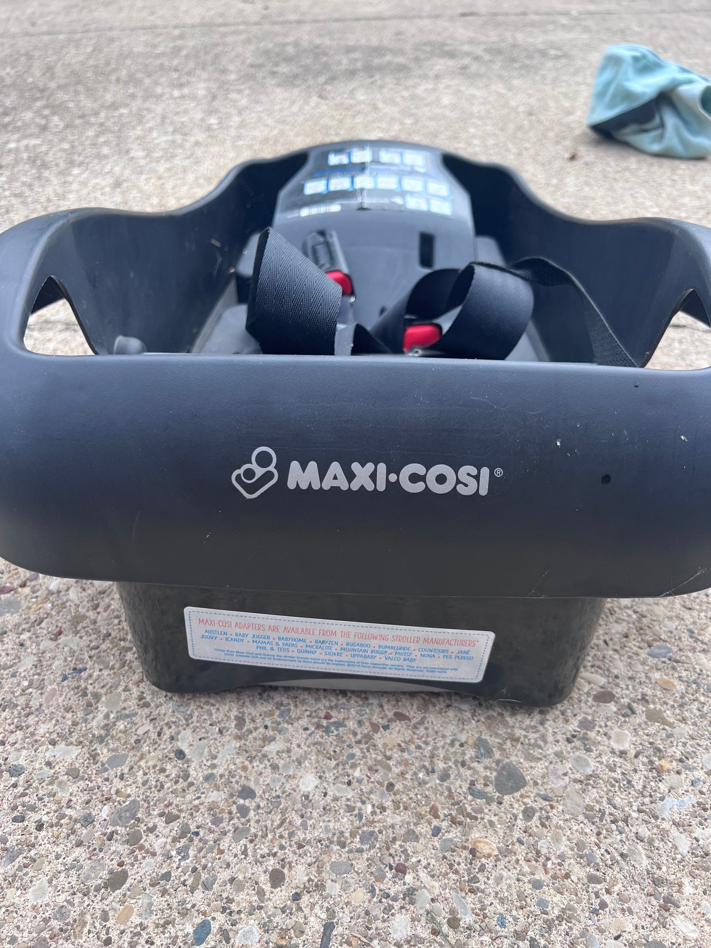 *REDUCED* 104 - Maxi Cosi car seat base