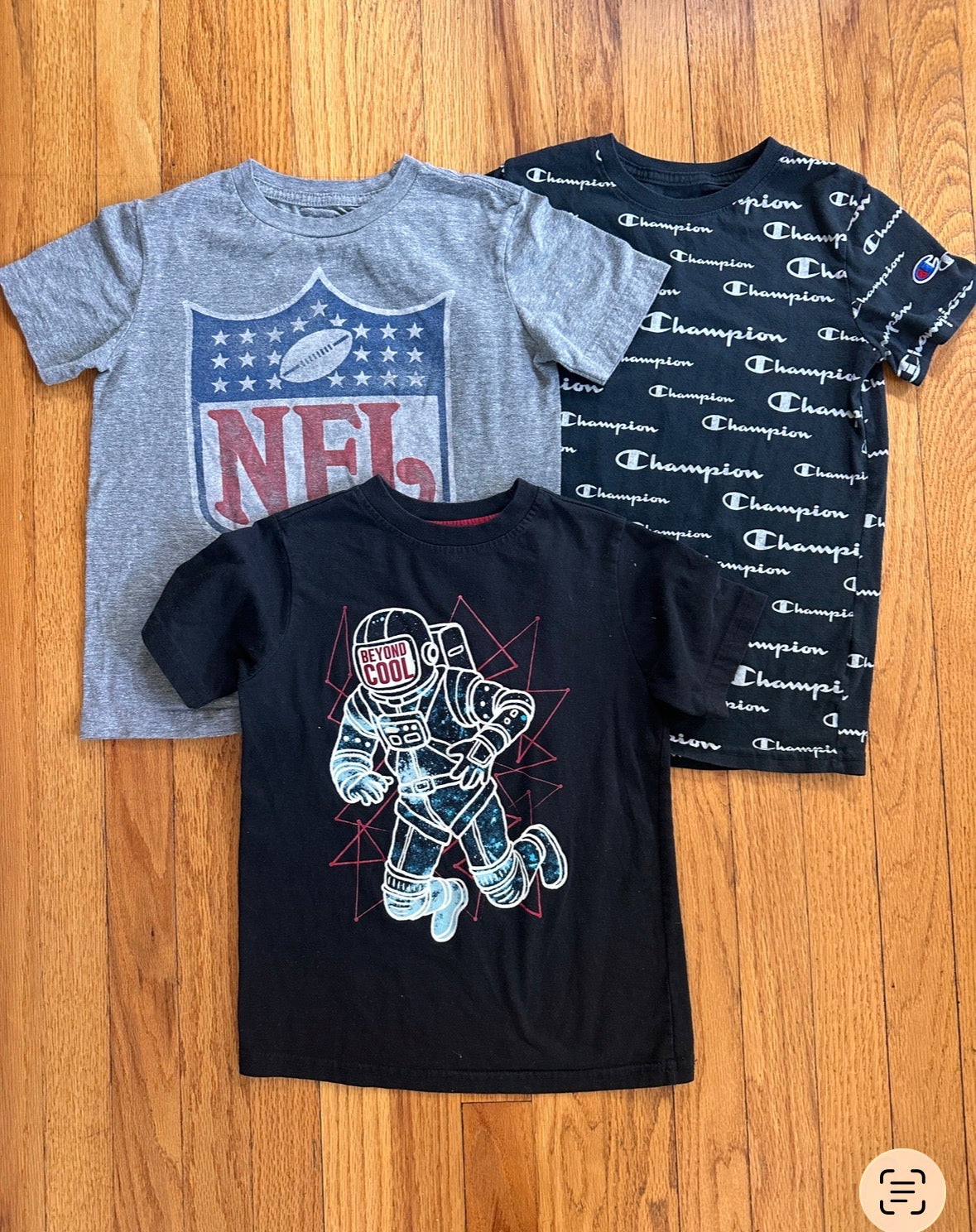 #163 Bundle of 3 T-Shirts (NFL, Astronaut, Champion) - size S (6/7) - VGUC