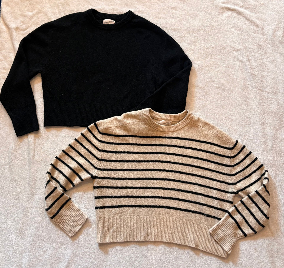 #102 - Universal Threads Women's size S wool sweaters