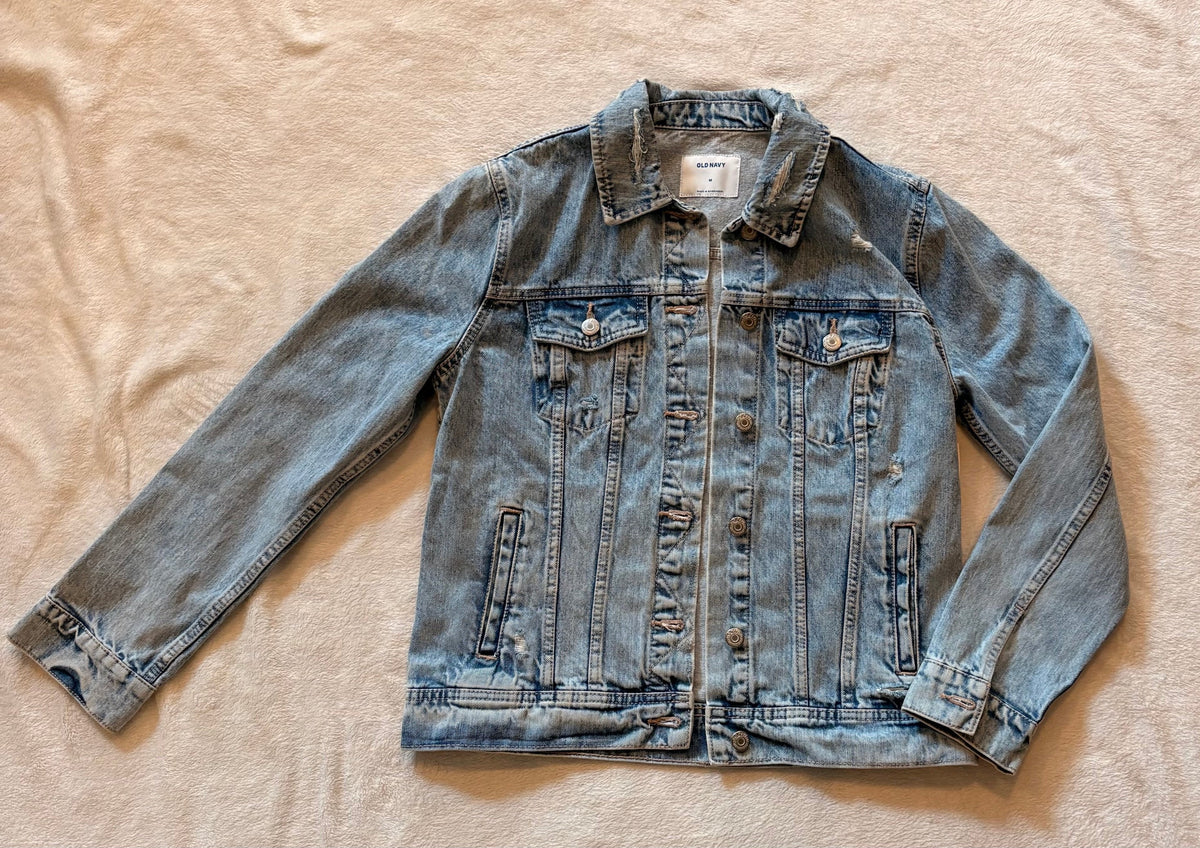 #102 - NWT Old Navy women's size M classic jean jacket with distressing