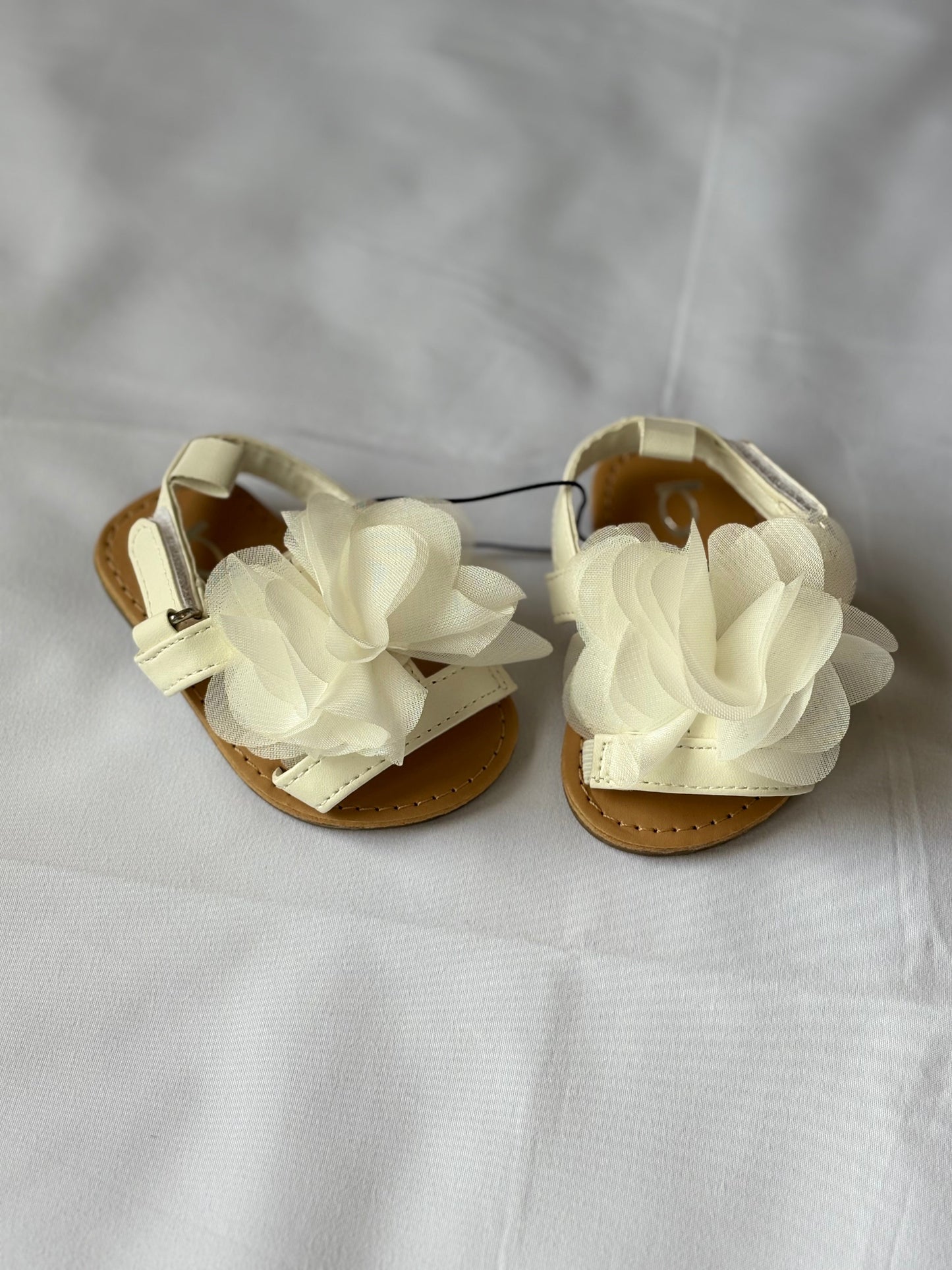 #88 REDUCED Bebe NWOT White Baby Sandals Girls Size 1
