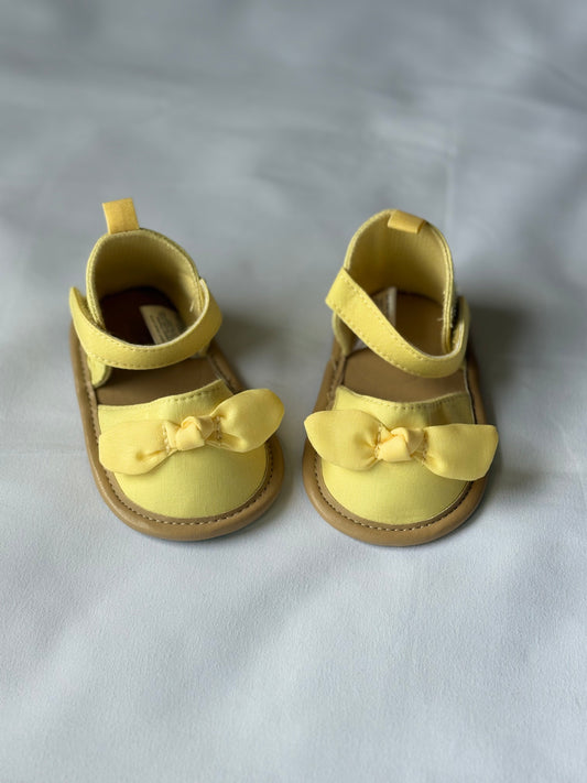 #88 REDUCED Hudson Baby NWOT Yellow Baby Bow Shoes Girls Size 0-6M