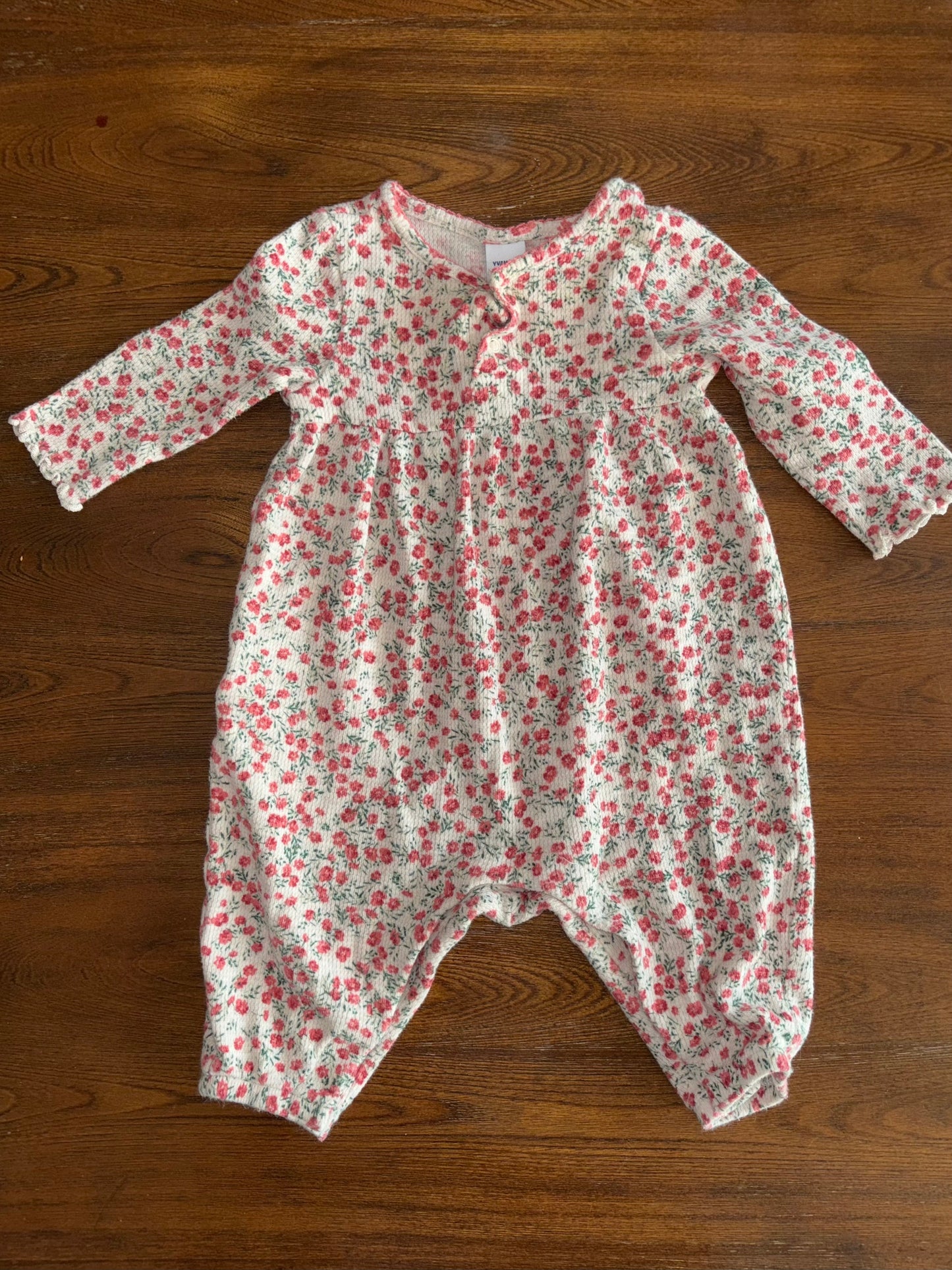 #70 EUC Old Navy Romper size 3-6 month