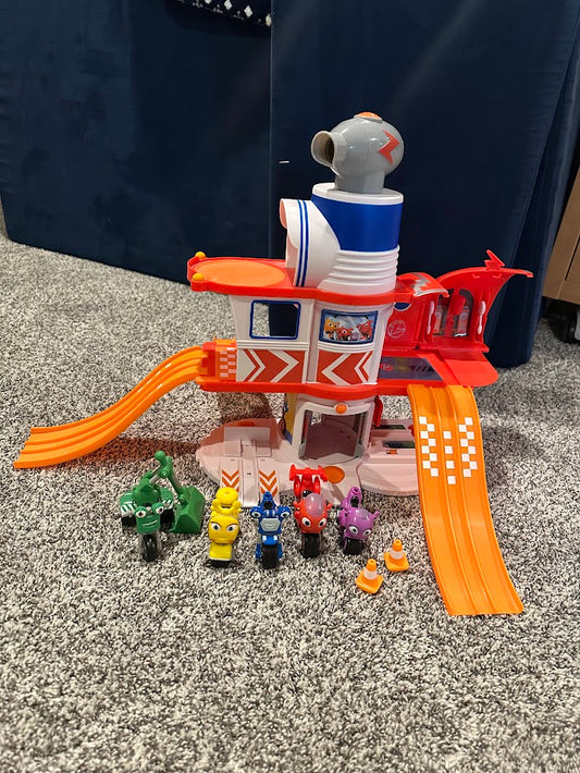 Seller #82 Ricky Zoom playset with 5 cars