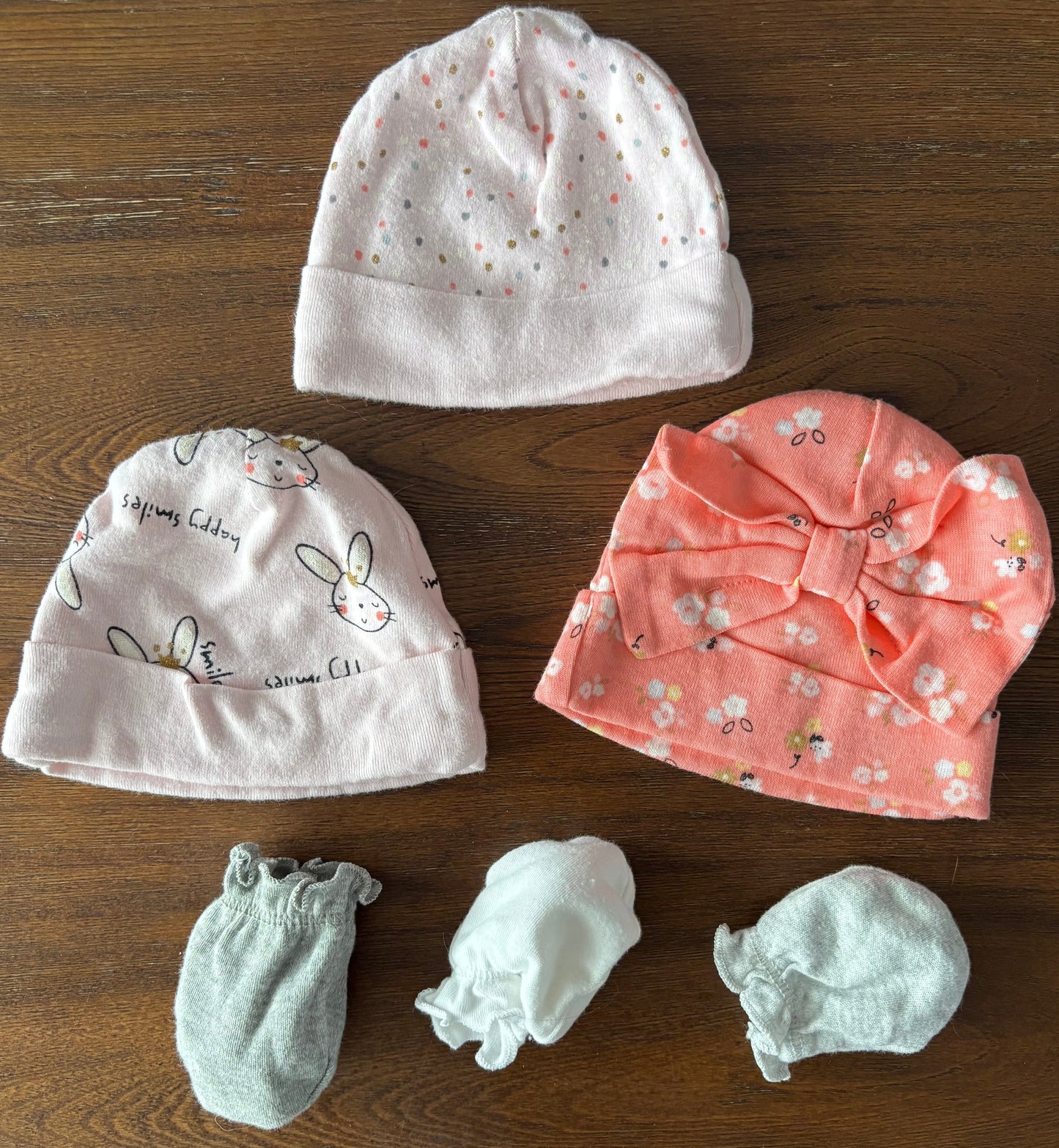 #70 EUC Baby hats and mittens