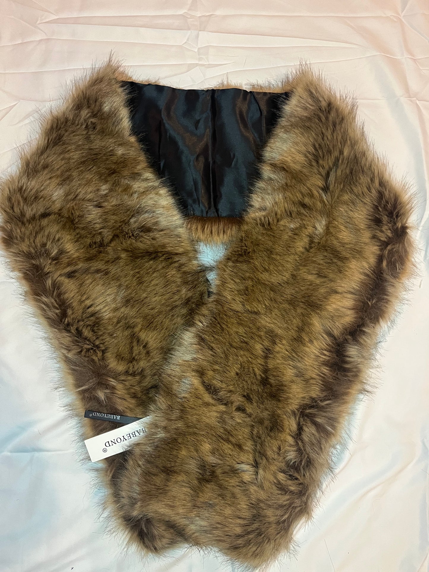 Faux fur wrap NWT 3B